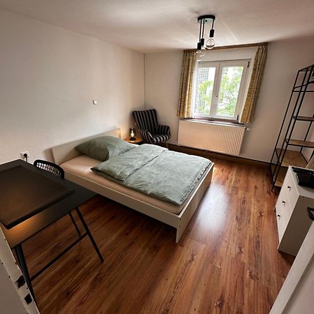 Einfaches Haus Mit Privatzimmern Und Gemeinschaftsraeumen Хейльбронн Экстерьер фото