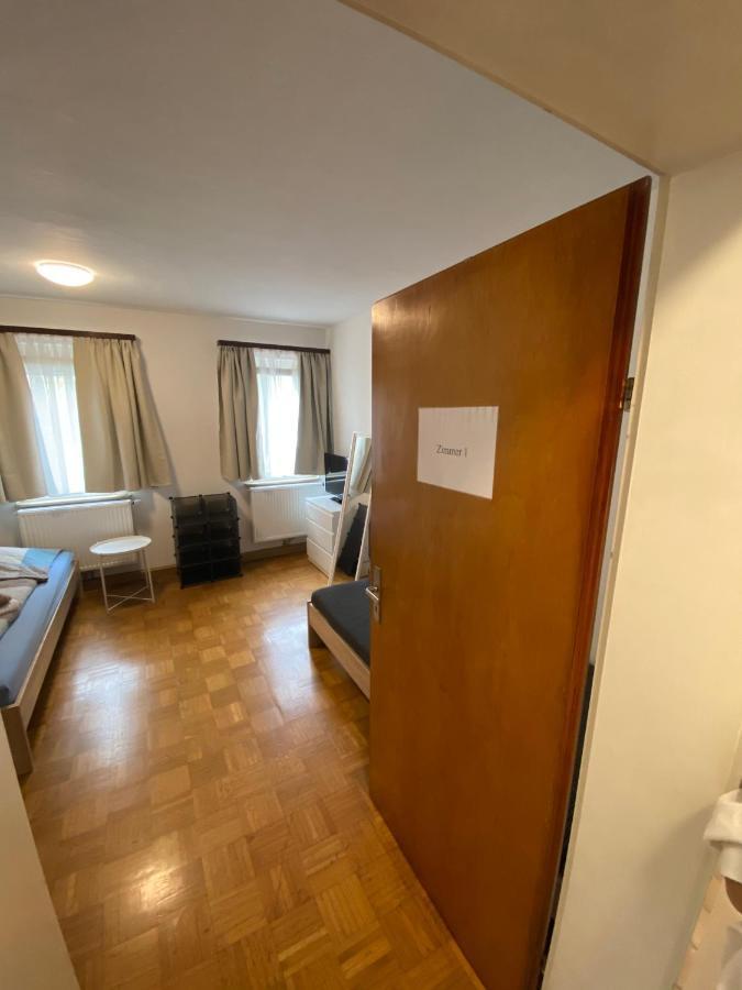 Einfaches Haus Mit Privatzimmern Und Gemeinschaftsraeumen Хейльбронн Экстерьер фото