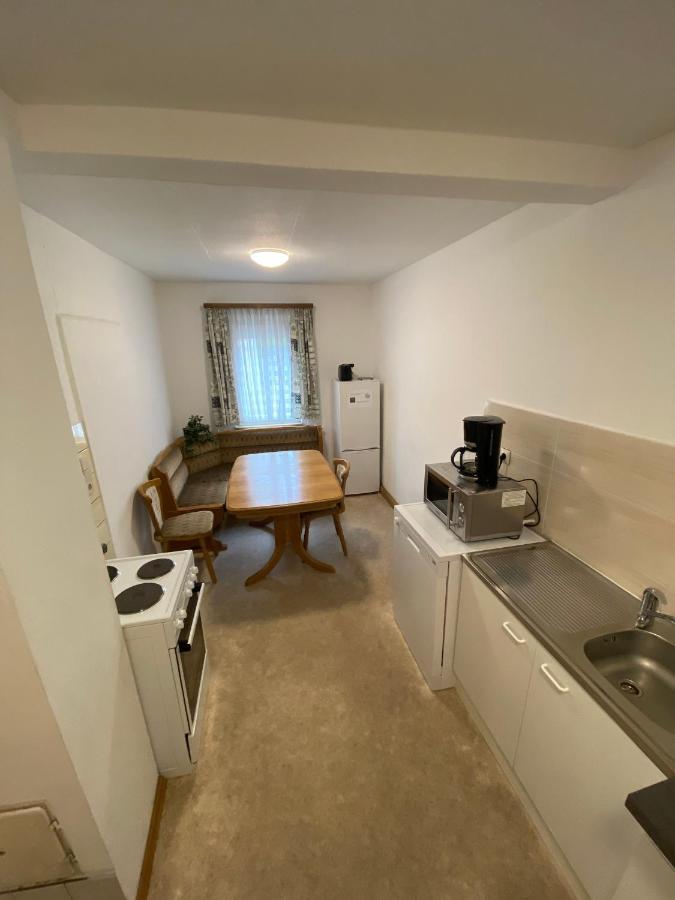 Einfaches Haus Mit Privatzimmern Und Gemeinschaftsraeumen Хейльбронн Экстерьер фото