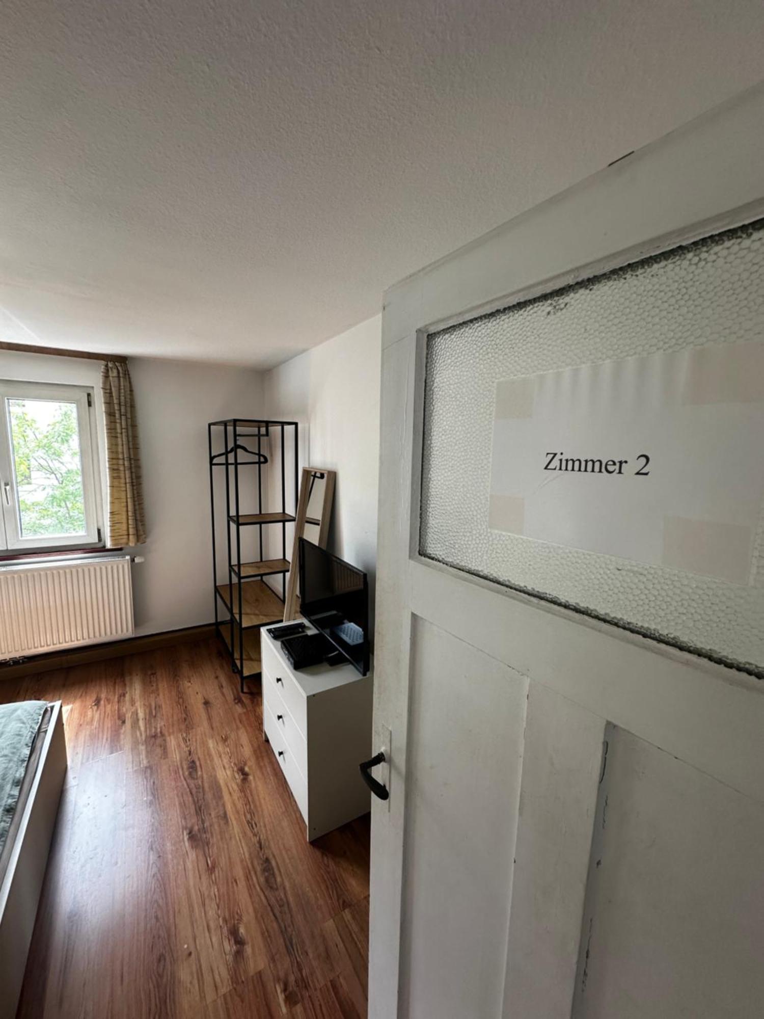 Einfaches Haus Mit Privatzimmern Und Gemeinschaftsraeumen Хейльбронн Экстерьер фото