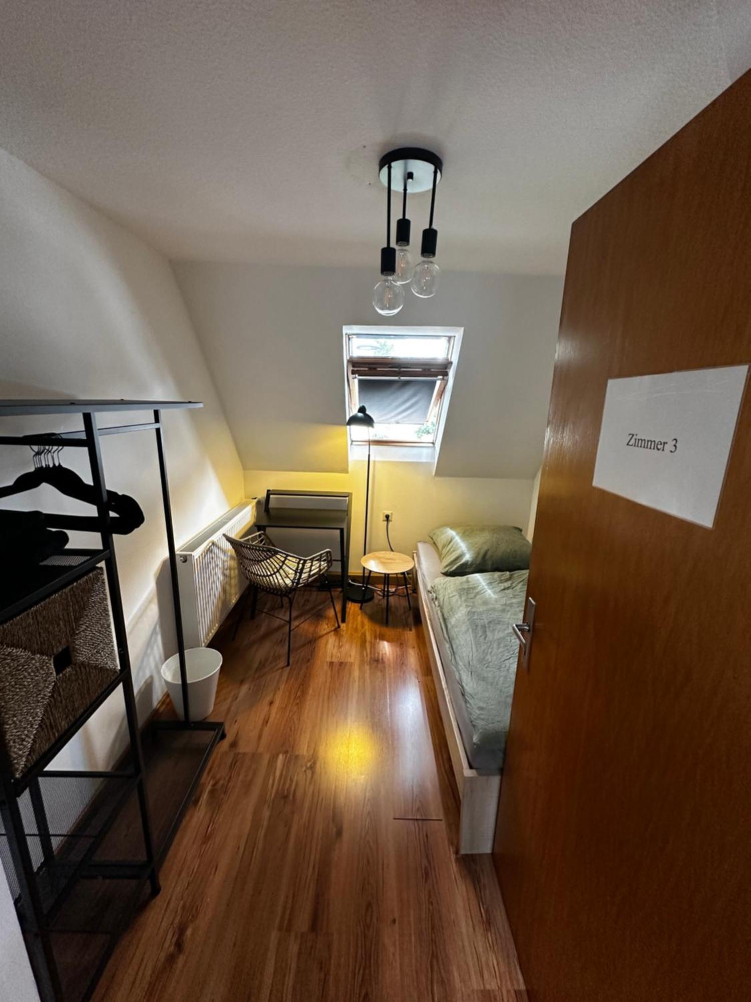Einfaches Haus Mit Privatzimmern Und Gemeinschaftsraeumen Хейльбронн Экстерьер фото